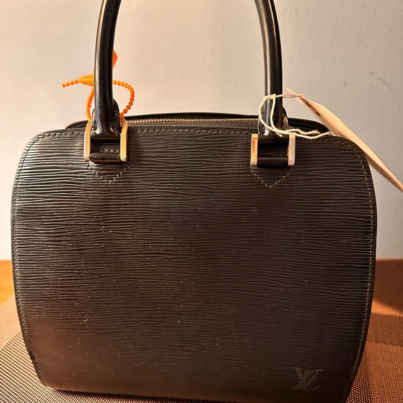 Louis Vuitton Black Epi Handbag - Picture 7 of 11